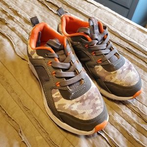 Avia Boys tennis shoes